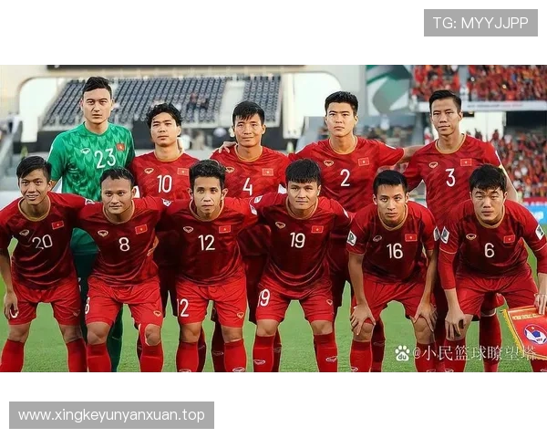 国家队关键赛事激战落幕新老球员合力全队表现引发球迷热议讨论声